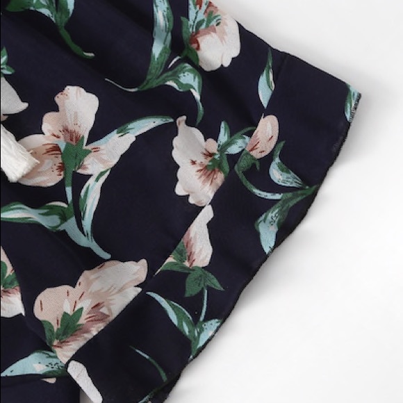 NWT Floral Shorts Medium - Picture 5 of 6